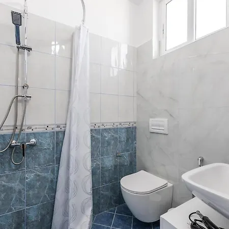 Modern With Wifi And Access Apartment