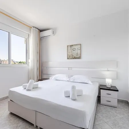 Apartment Modern With Wifi And Access Golem (Tirana)