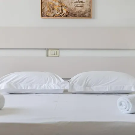 Modern With Wifi And Access Apartment *