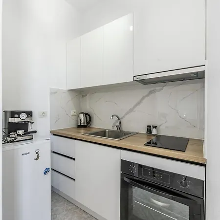 Modern With Wifi And Access Apartment *