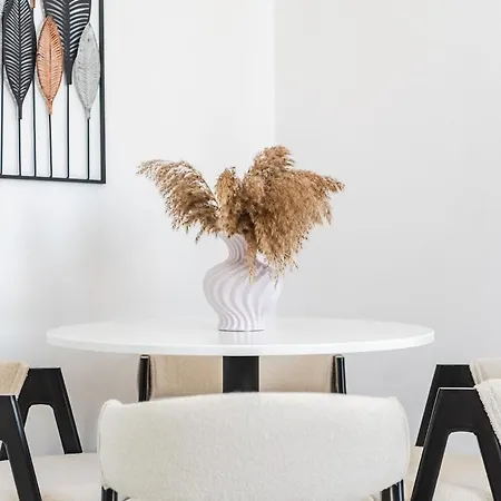 Apartment Modern With Wifi And Access By Pikhost *