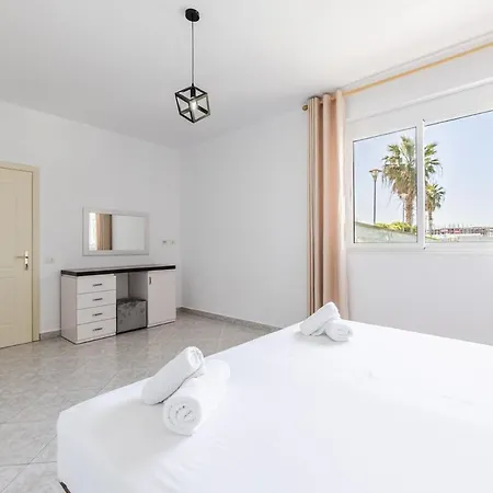 Apartment Modern With Wifi And Access Golem (Tirana)