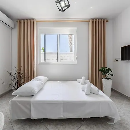 Modern With Wifi And Access *