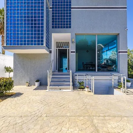 Modern With Wifi And Access