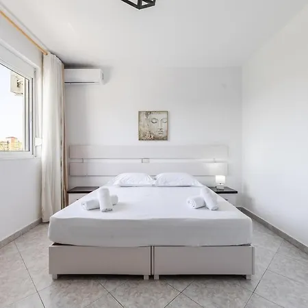 Modern With Wifi And Access Apartment