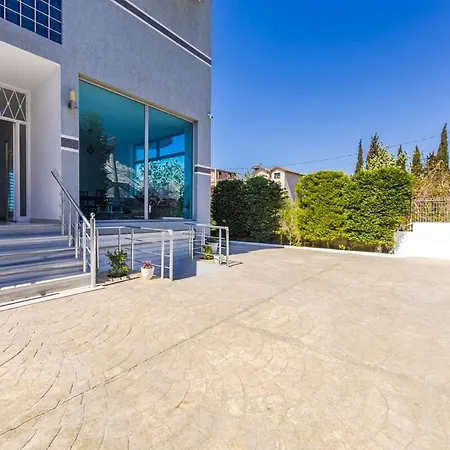 Modern With Wifi And Access