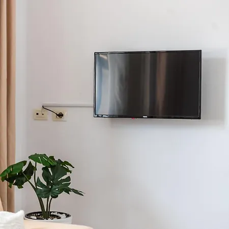 Modern With Wifi And Access *