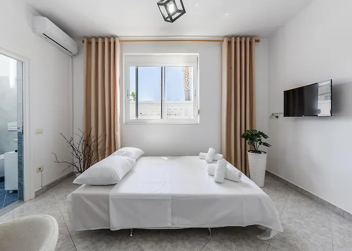 Modern With Wifi And Access By Pikhost *